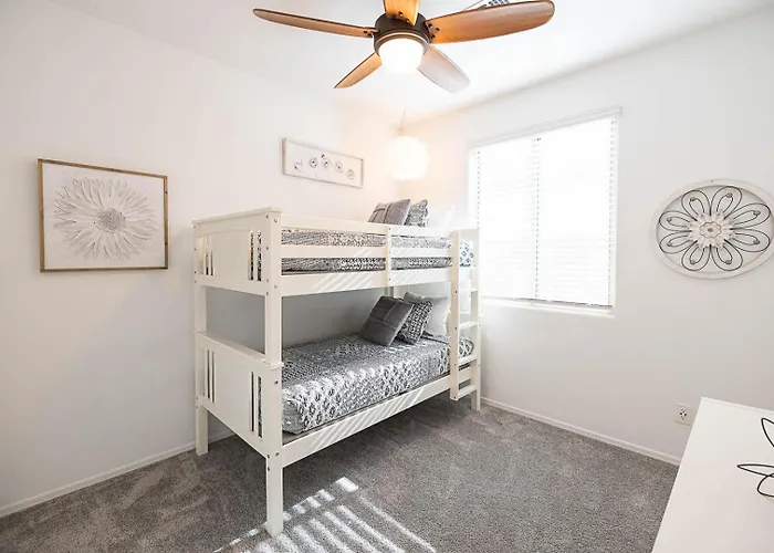 Holiday home On Kingbird